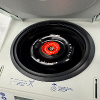 Eppendorf 5424R Refrigerated Centrifuge image 0